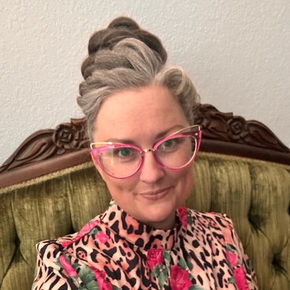 Meet your Posher, Alisha - Picture 2 of 7